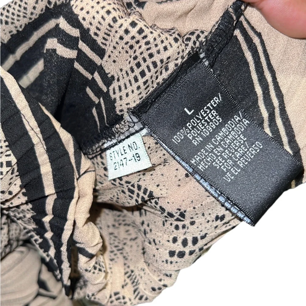 Jennifer L Lloyd Lace up Blouse size “L” - Picture 4 of 6